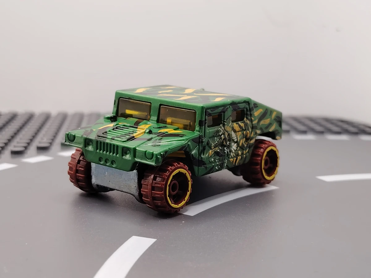 2015 Humvee Green: No Package: Image 2