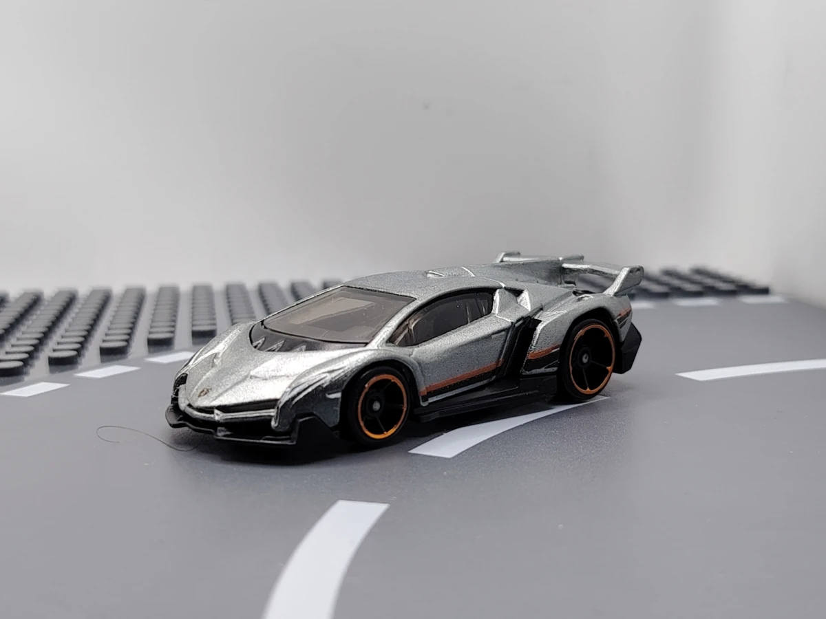 2015 Lamborghini Veneno ZAMAC: No Package: Image 2