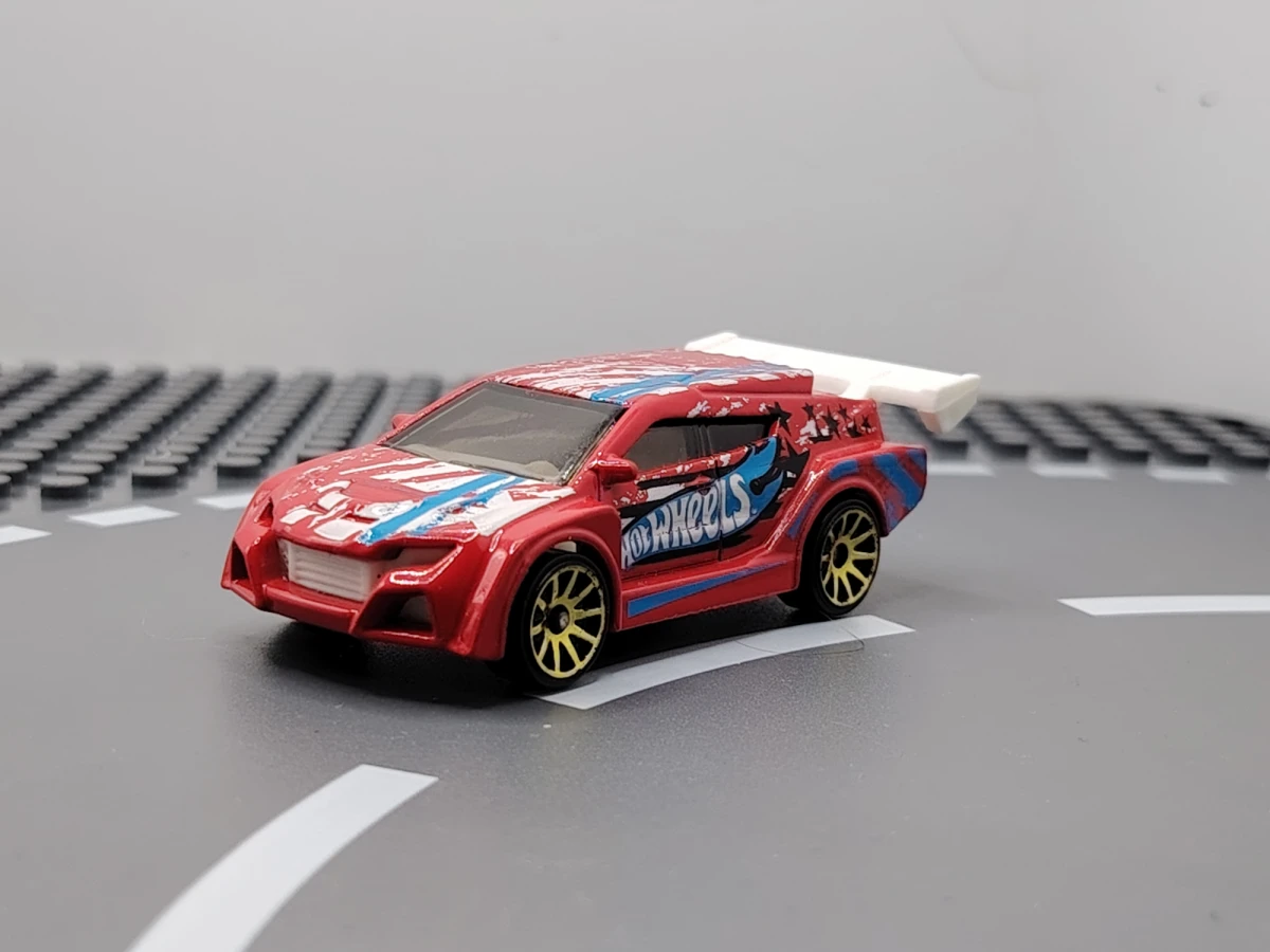 2015 Loop Coupe Red: No Package: Image 2