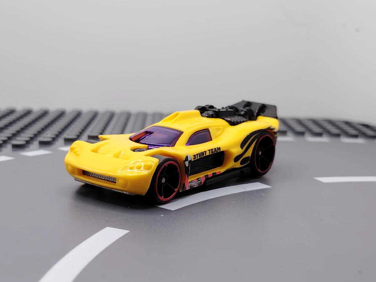 2015 Spine Buster Yellow: No Package: Image 2