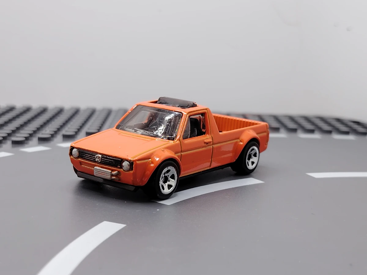 2015 Volkswagen Caddy Orange: No Package: Image 3