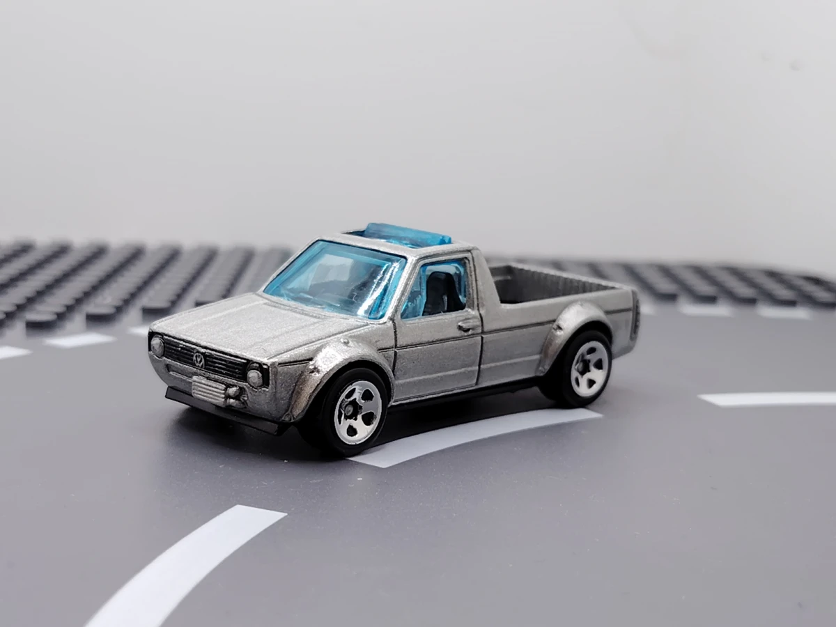 2015 Volkswagen Caddy Silver: No Package: Image 2
