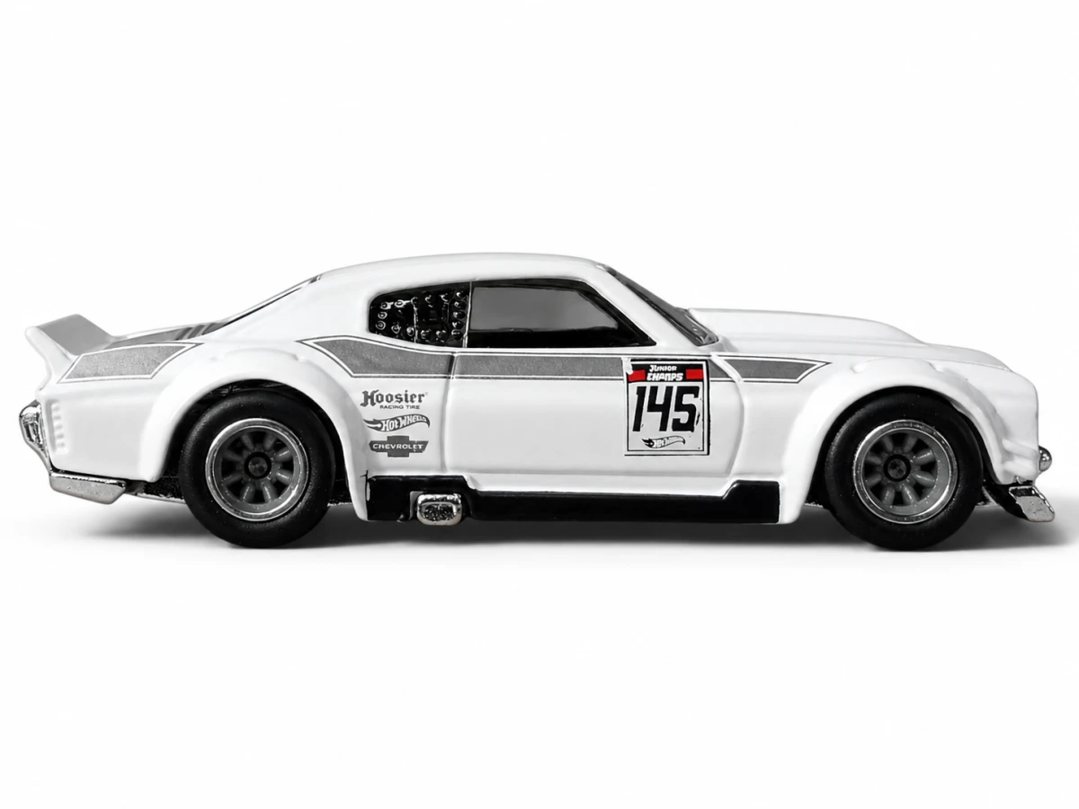 2016 70 Chevy Chevelle White: No Package: Image 2