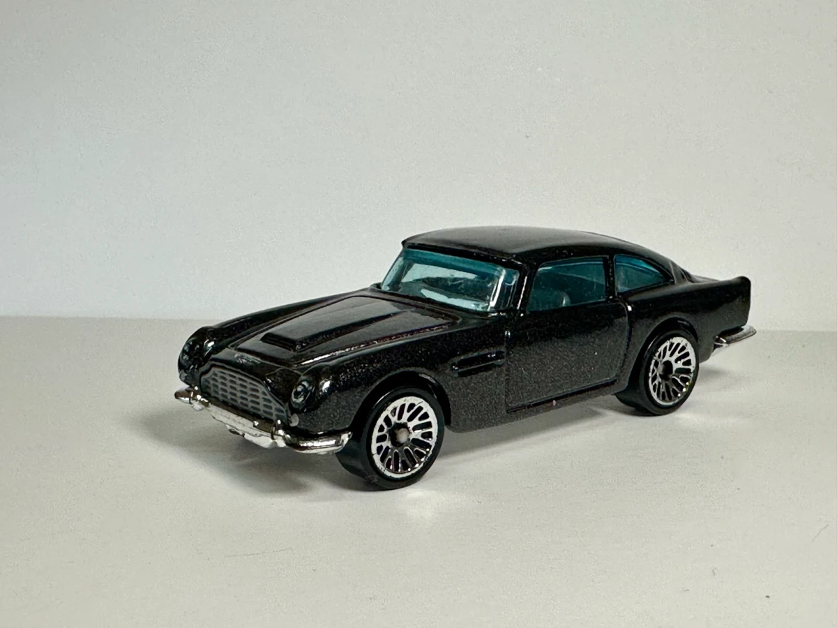 2016 Aston Martin 1963 DB5 Black: No Package: Image 4