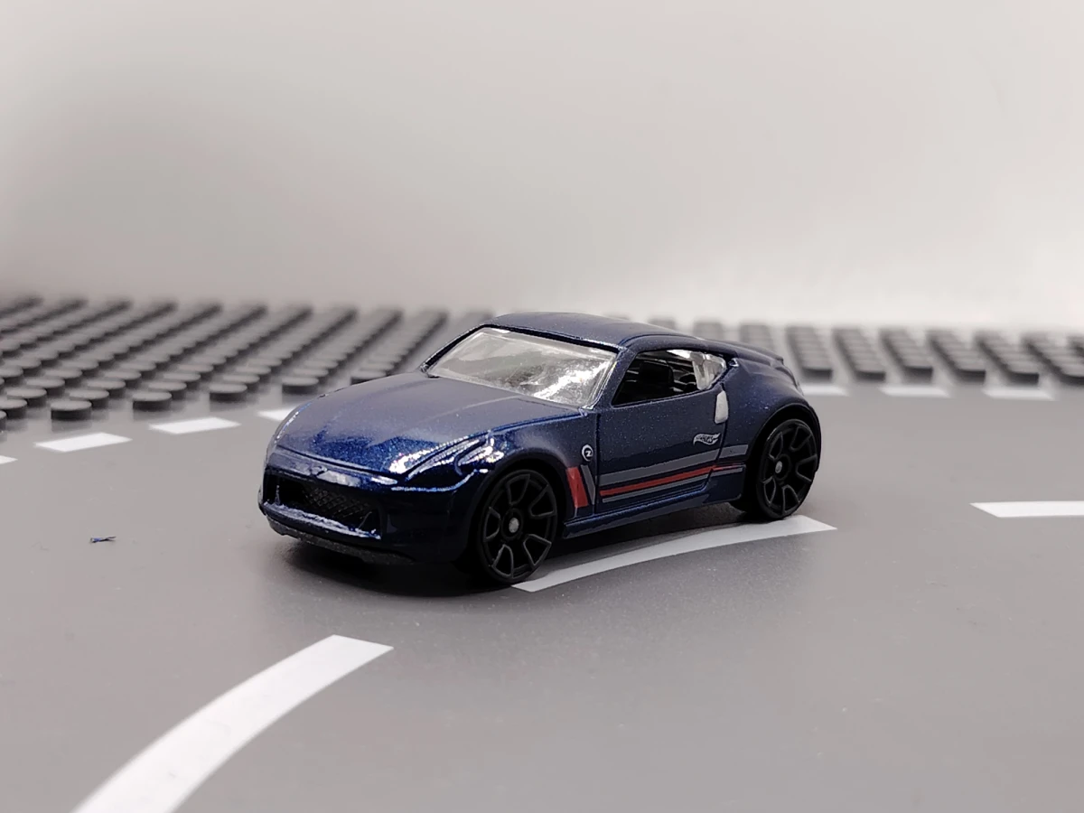 2016 Nissan 370Z Blue: No Package: Image 2