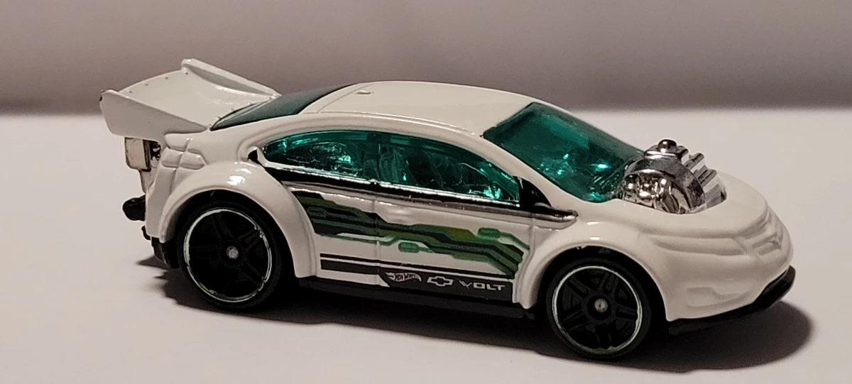 2016 Super Volt White: No Package: Image 2
