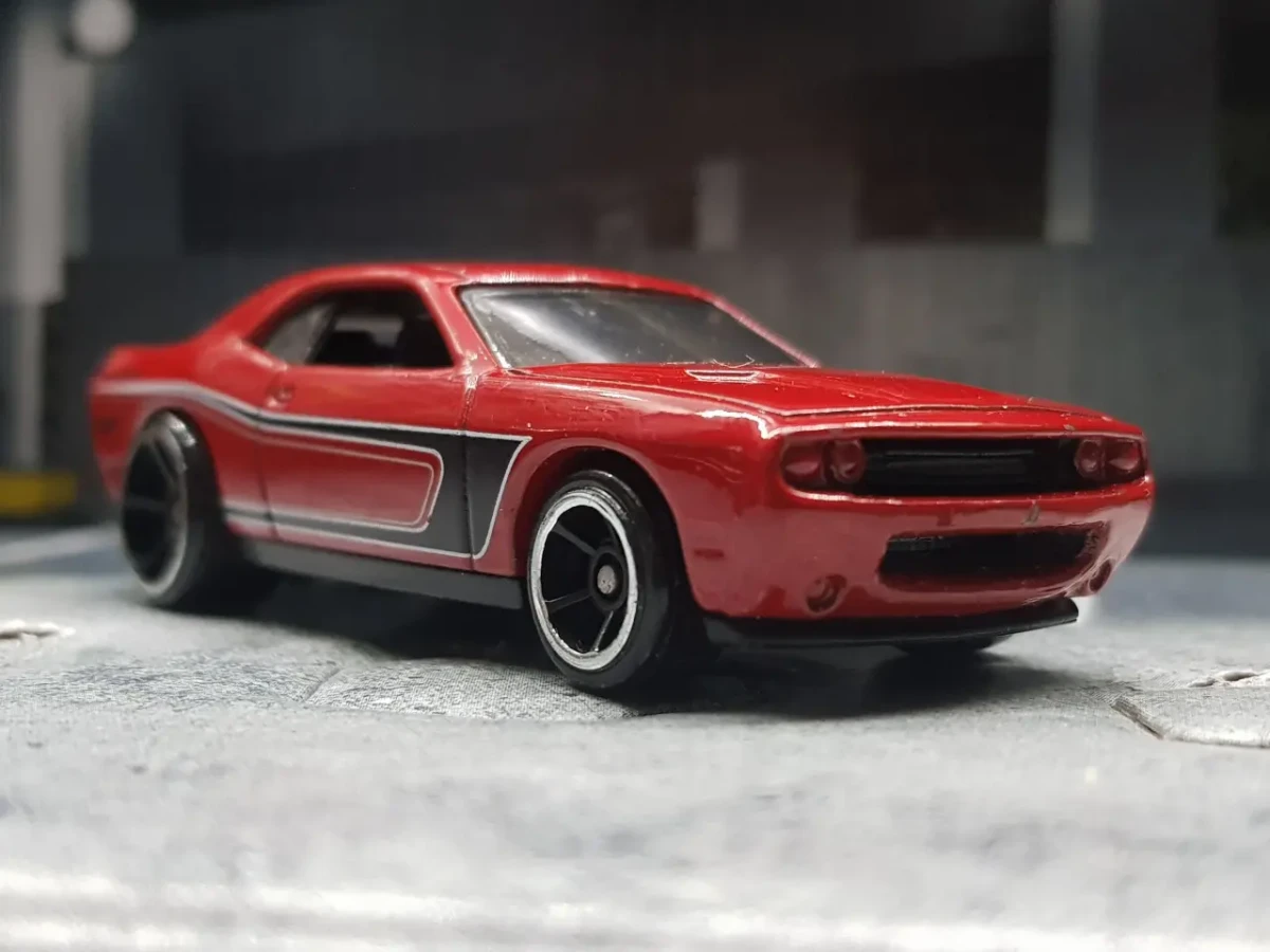 2017 08 Dodge Challenger SRT8 Red: No Package: Image 2
