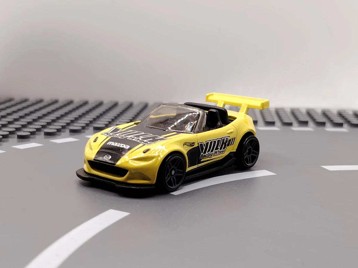 2017 15 Mazda MX-5 Miata Yellow: No Package: Image 2