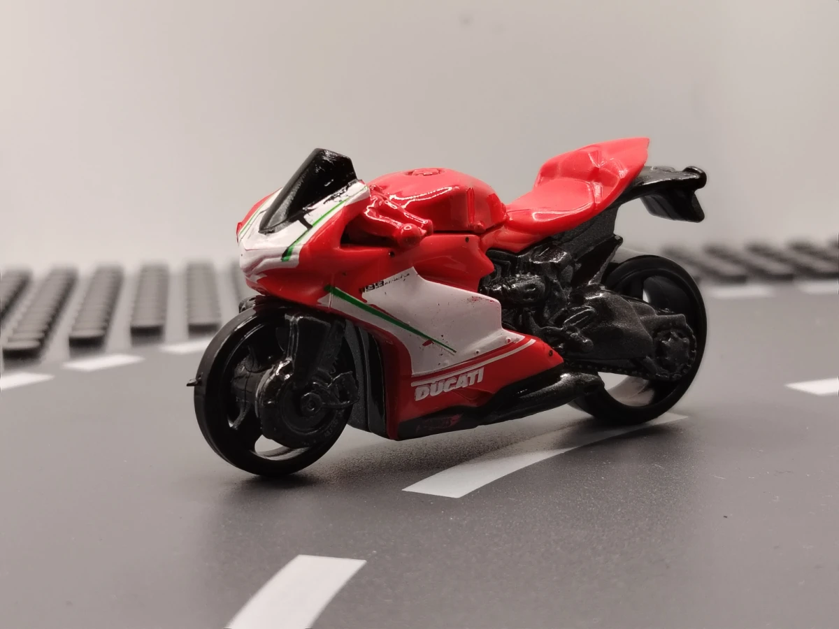 2017 Ducati 1199 Panigale Red: No Package: Image 2