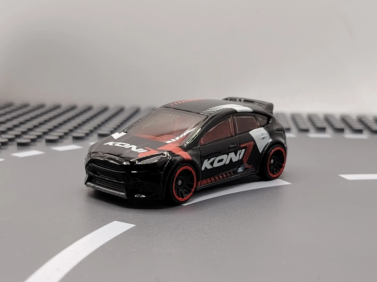 2017 Ford Focus RS Black: No Package: Image 2