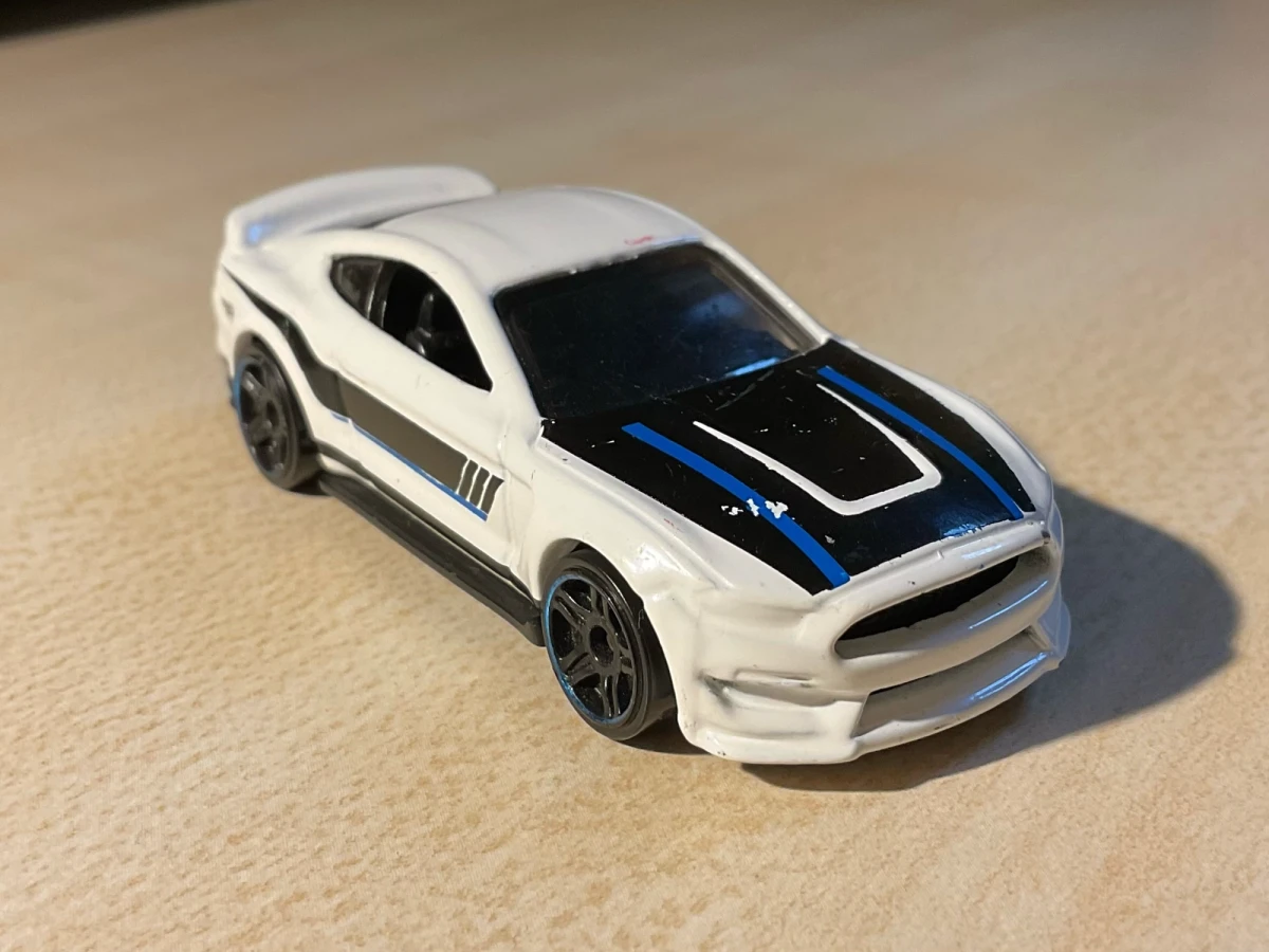 2017 Ford Shelby GT350R White: No Package: Image 3