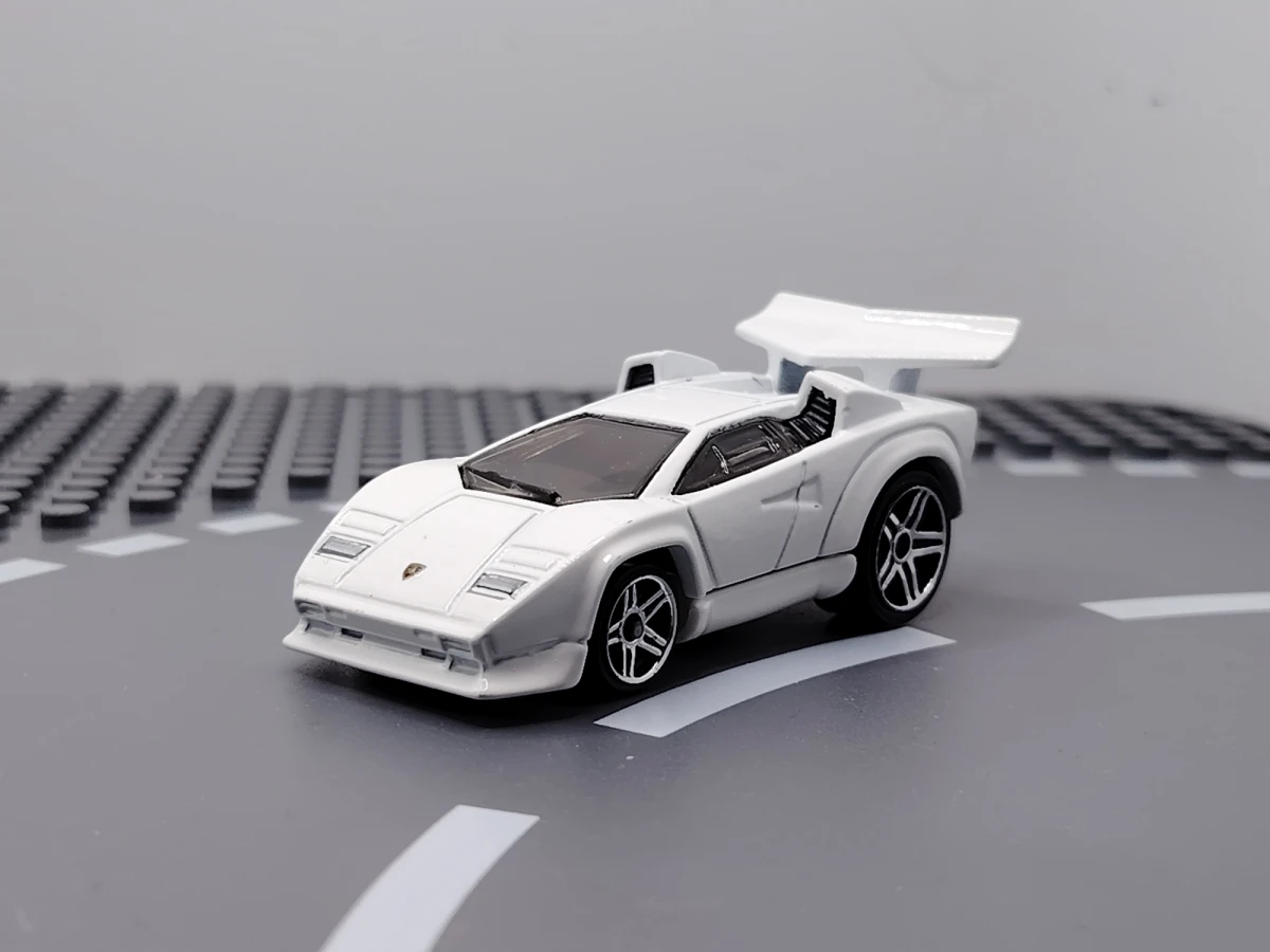 2017 Lamborghini Countach White: No Package: Image 2