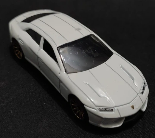 2017 Lamborghini Estoque White: No Package: Image 2
