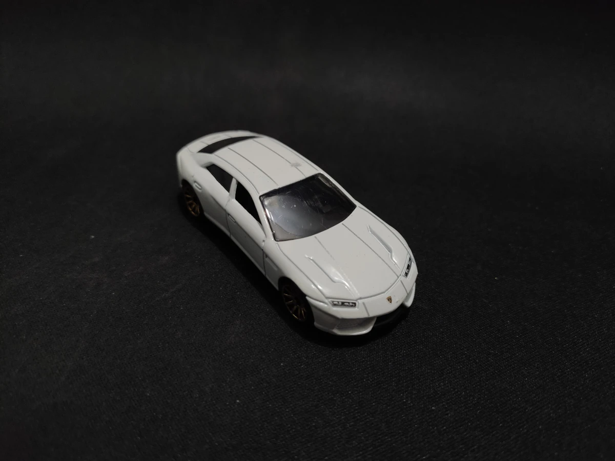 2017 Lamborghini Estoque White: No Package: Image 2