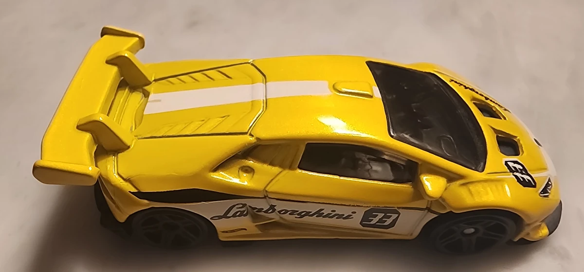 2017 Lamborghini Huracán LP 620-2 Super Trofeo Yellow: No Package: Image 2