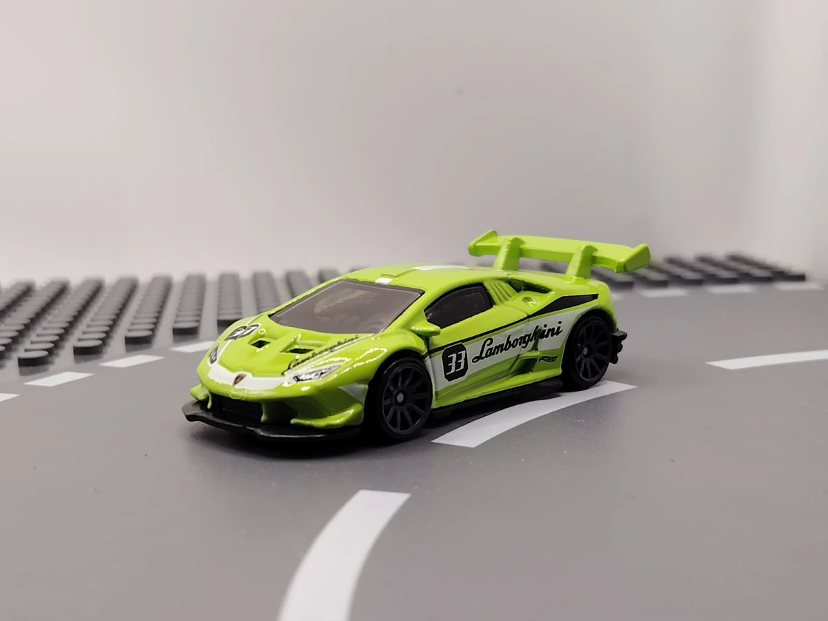 2017 Lamborghini Huracán LP 620-2 Super Trofeo Lime: No Package: Image 2