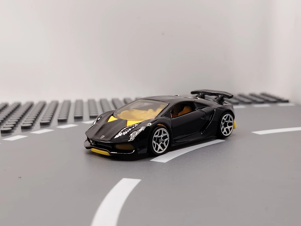 2017 Lamborghini Sesto Elemento Black: No Package: Image 3