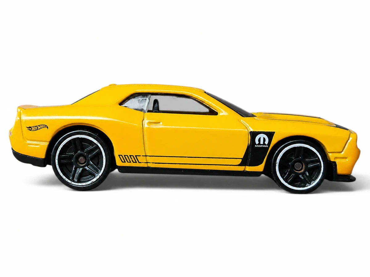 2018 15 Dodge Challenger SRT Yellow: No Package: Image 3