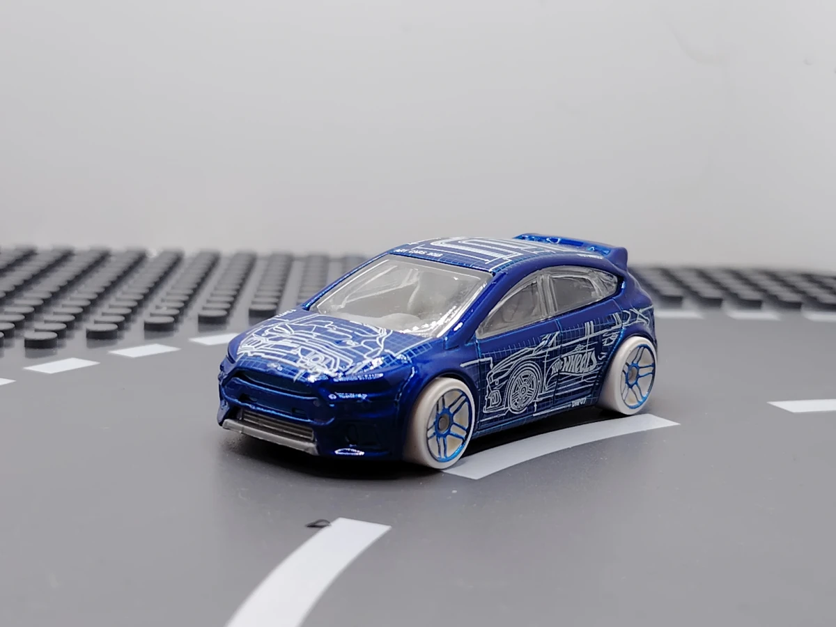 2018 Ford Focus RS Blue: No Package: Image 2