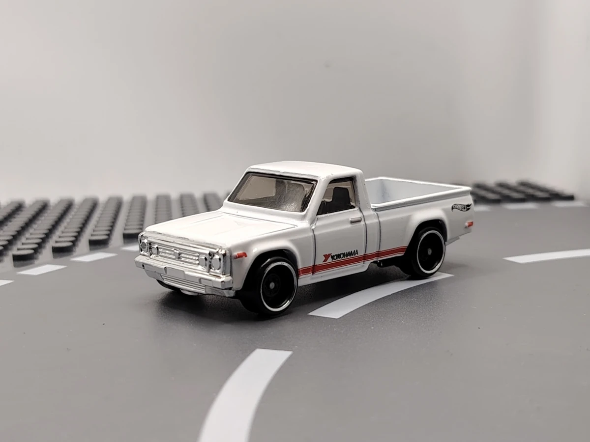 2018 Mazda Repu White: No Package: Image 2