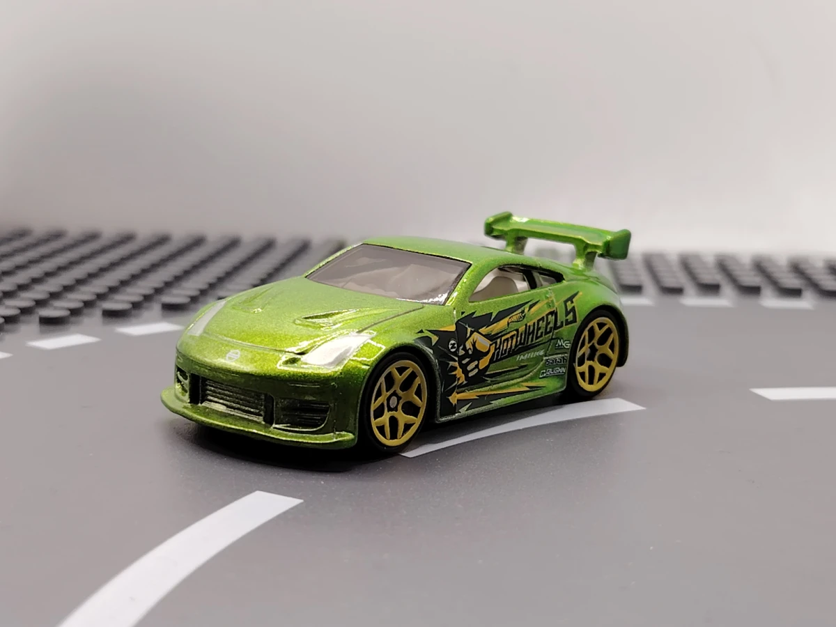 2018 Nissan 350Z Green: No Package: Image 2