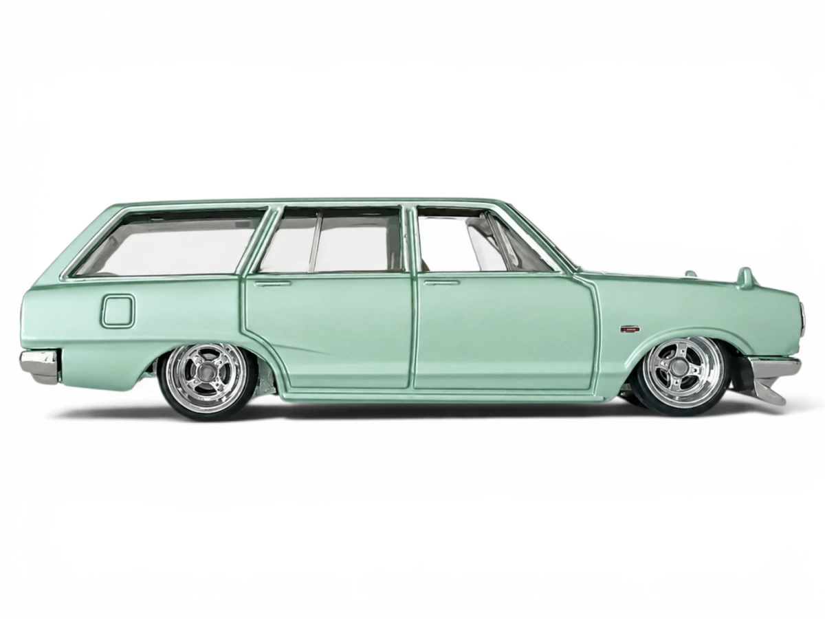 2018 Nissan C10 Skyline Wagon Green: No Package: Image 2