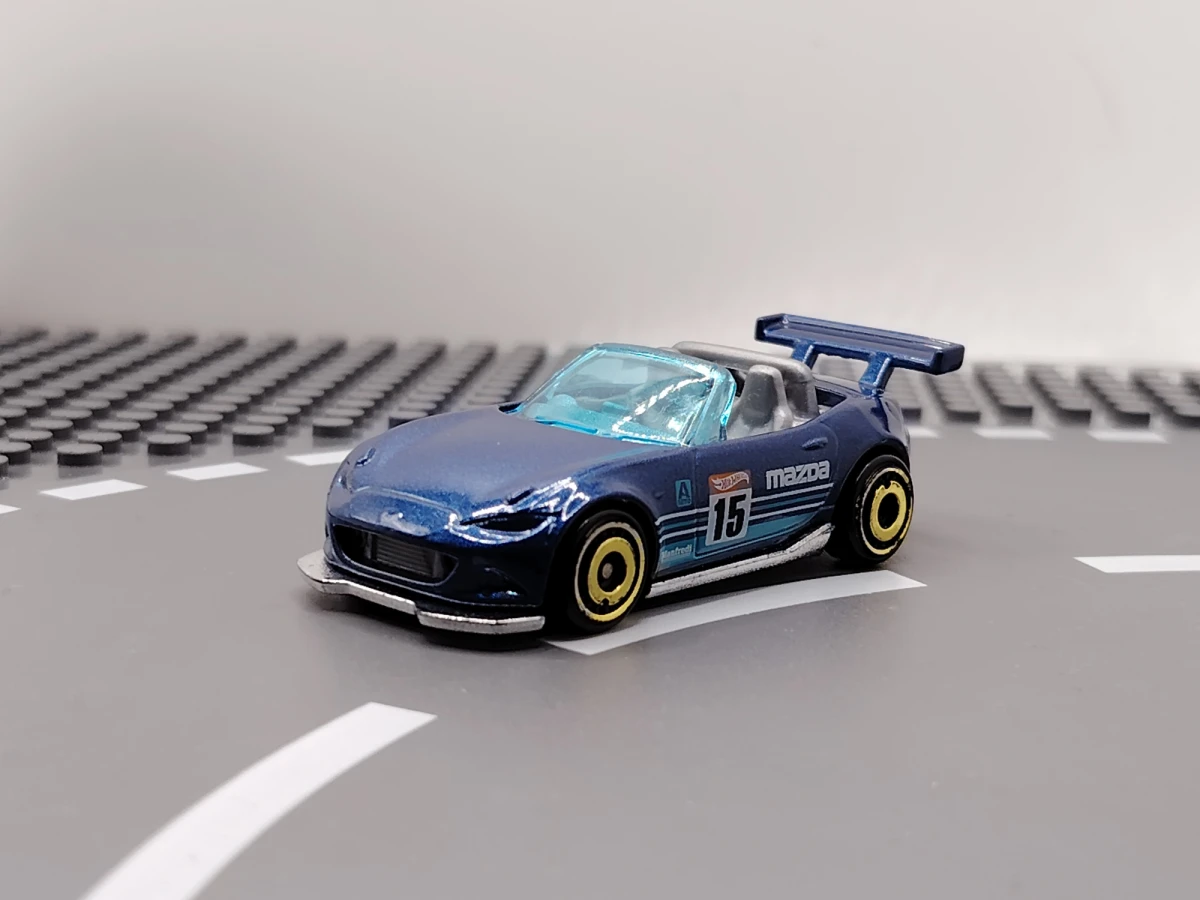 2019 15 Mazda MX-5 Miata Blue: No Package: Image 2