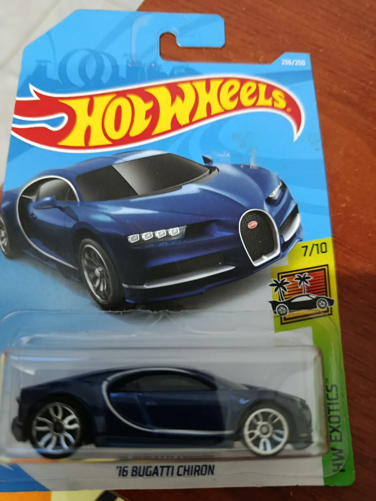2019 16 Bugatti Chiron Blue: Long (INT): Image 2
