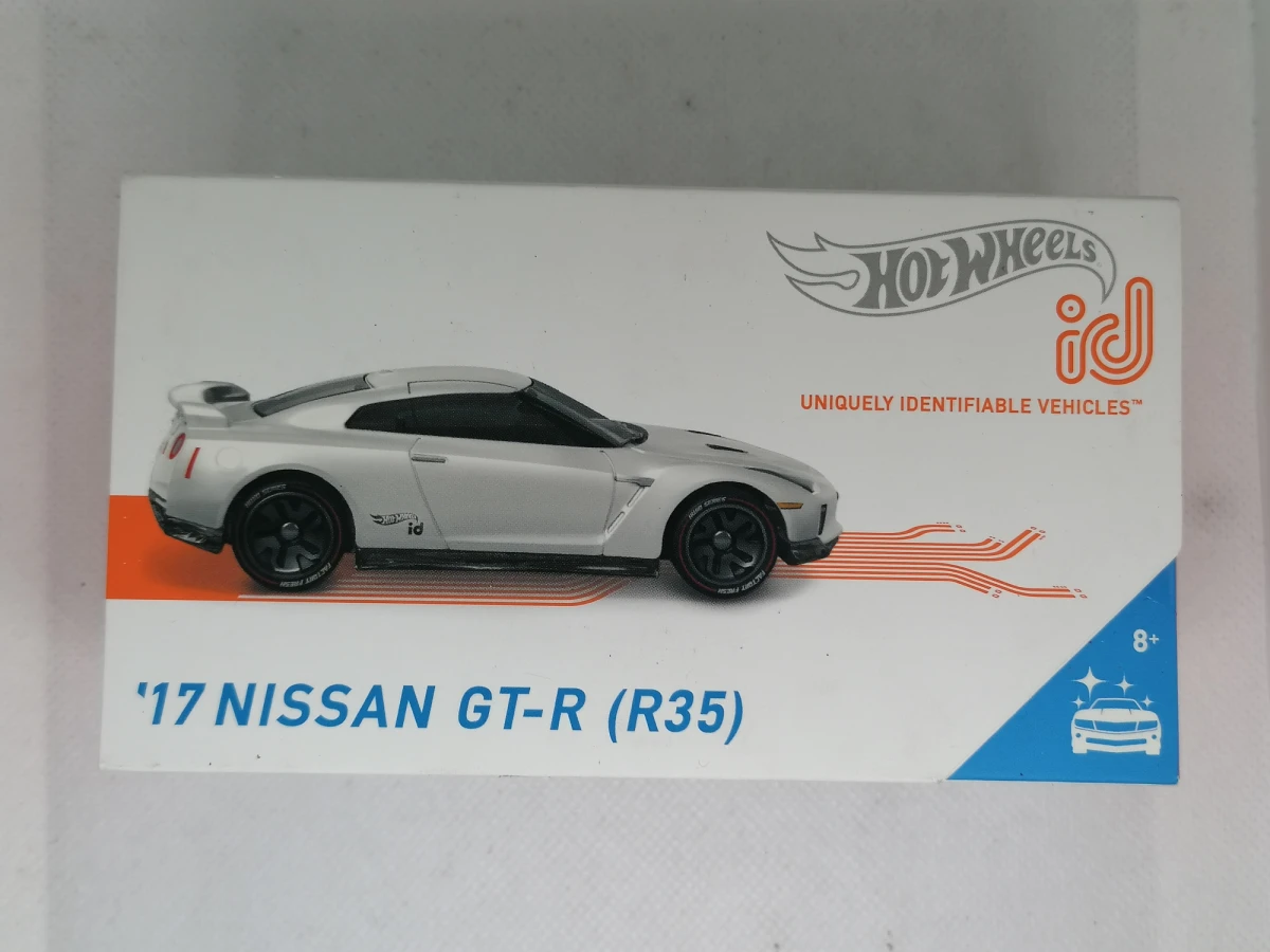 2019 17 Nissan GT-R (R35) White: Image 2