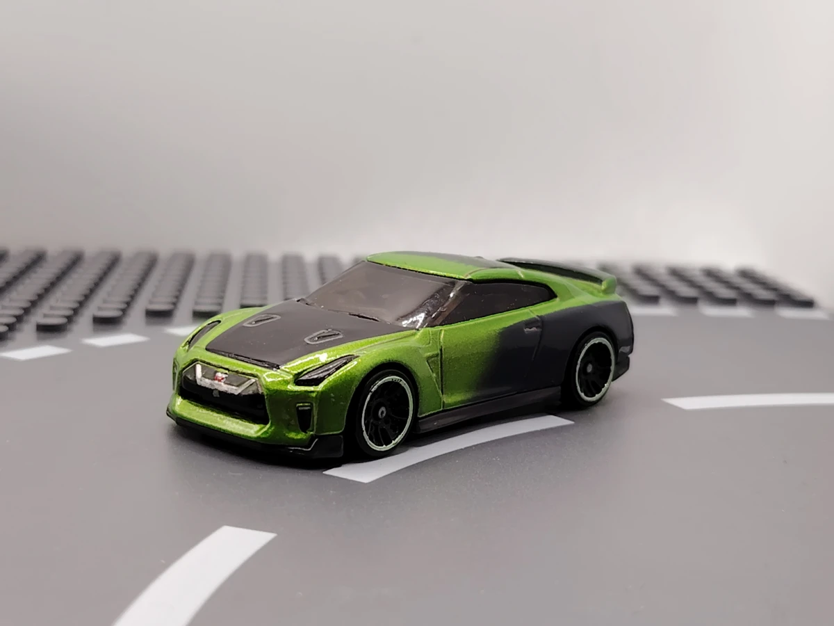 2019 17 Nissan GT-R (R35) - Guaczilla Green: No Package: Image 3