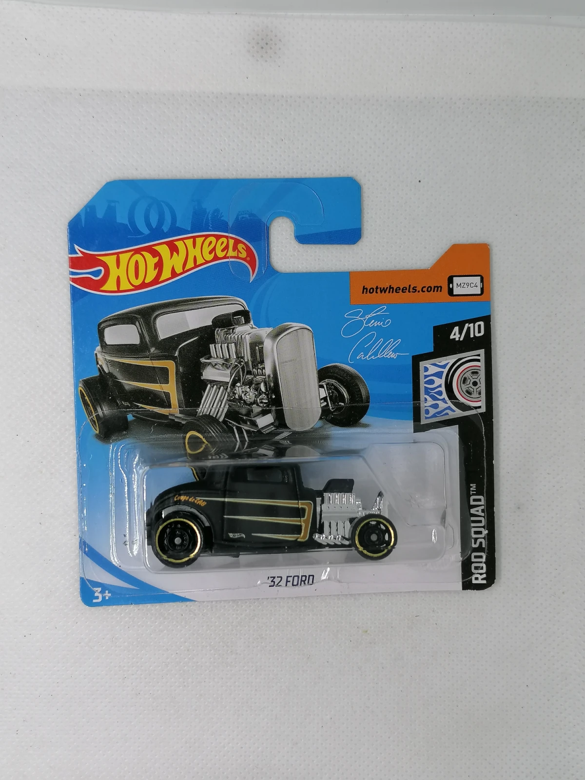 2019 32 Ford Black: Short: Image 3