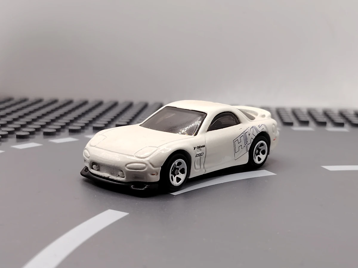 2019 95 Mazda RX-7 White: No Package: Image 2