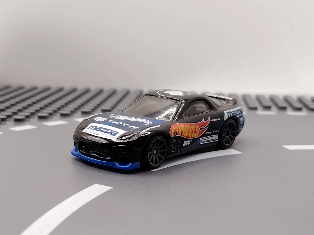 2019 95 Mazda RX-7 Black: No Package: Image 3