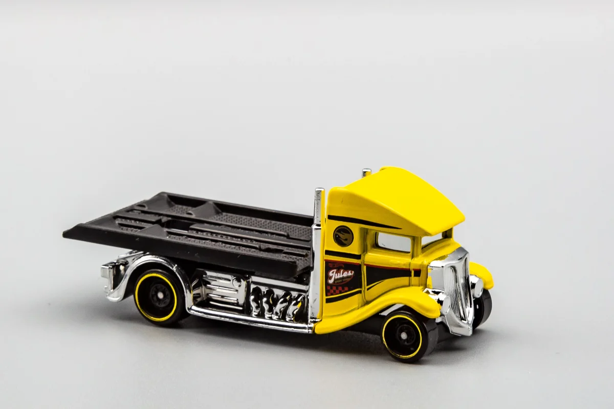 2019 Fast-Bed Hauler Yellow: Image 3