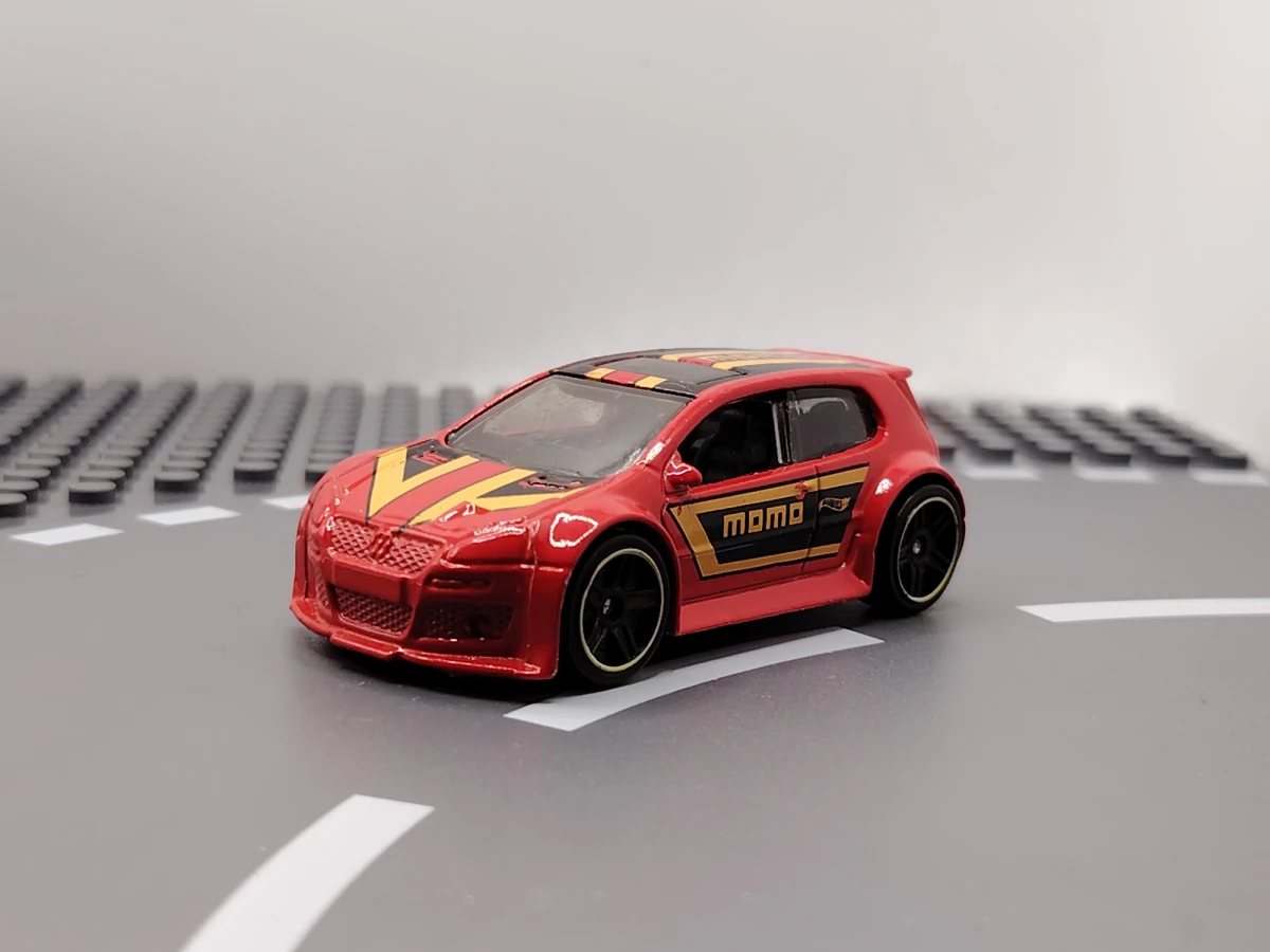 2019 Volkswagen Golf GTI Red: No Package: Image 2