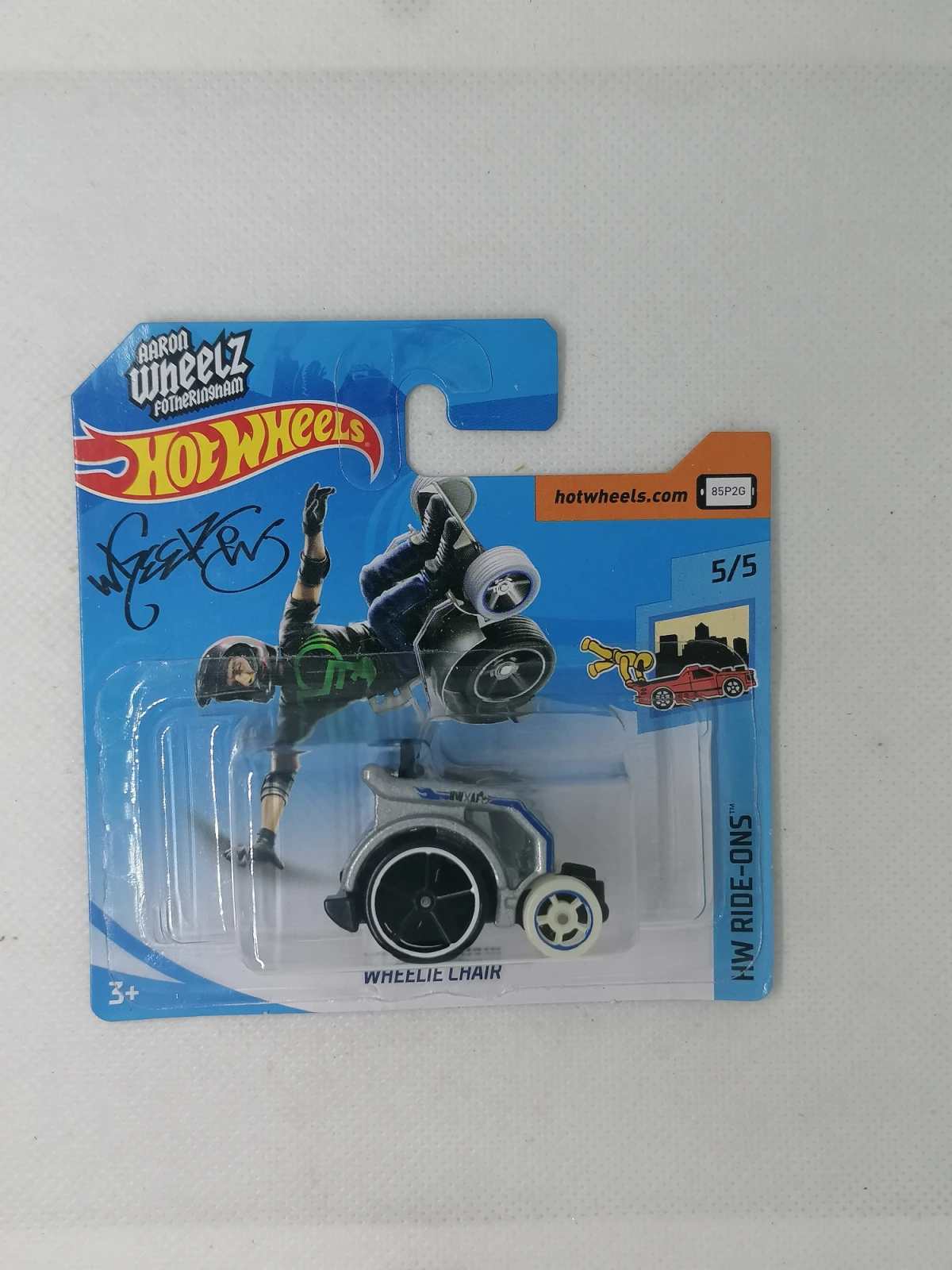 2019 Wheelie Chair Grey: Short: Image 2