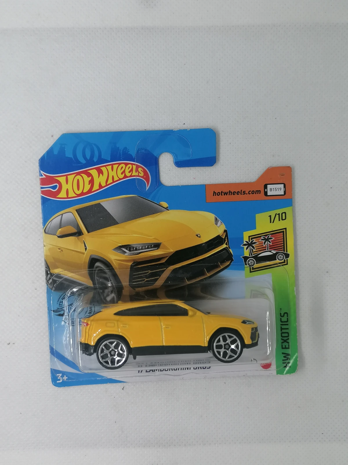2020 17 Lamborghini Urus Yellow: Short: Image 2