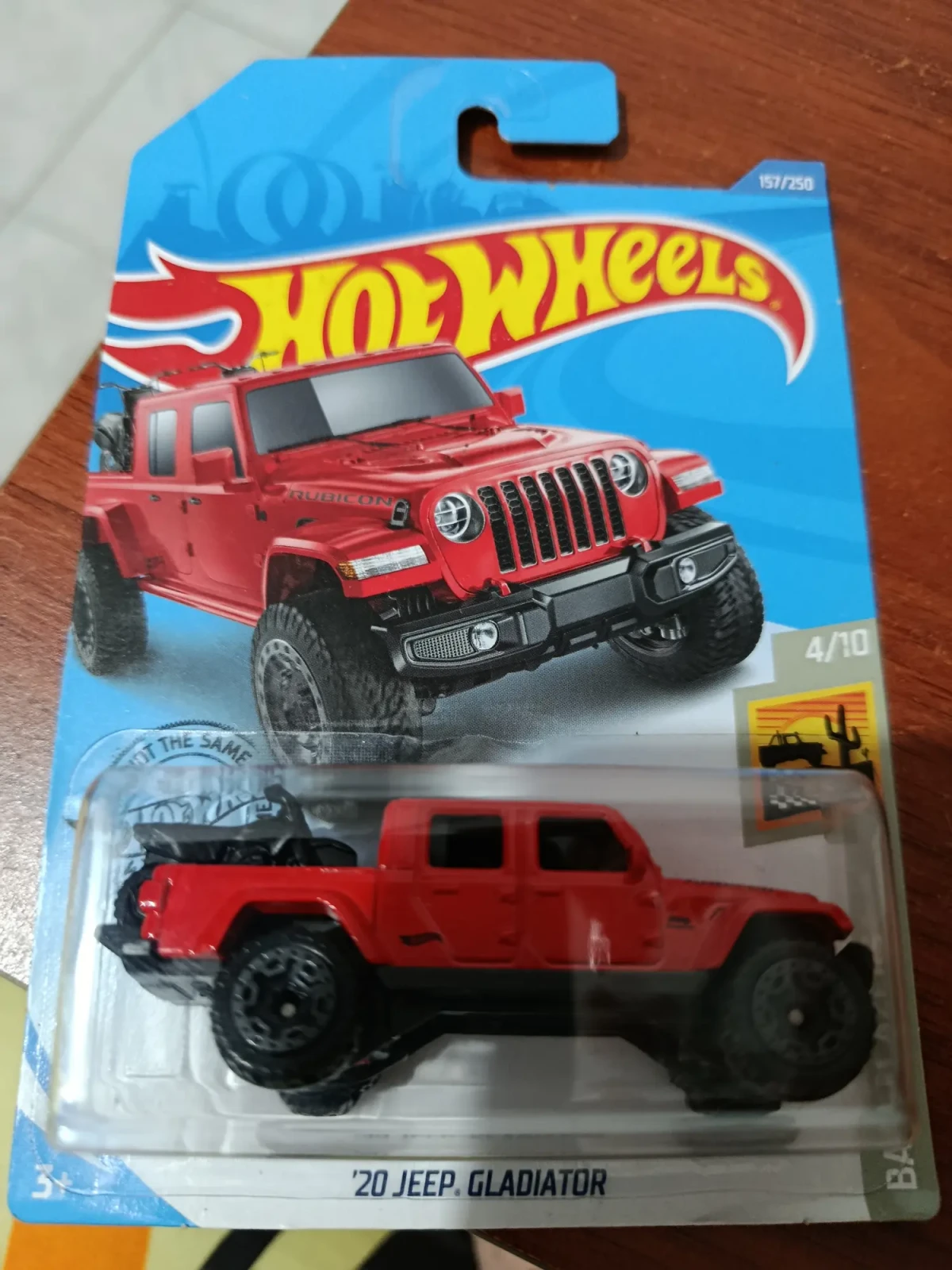 2020 20 Jeep Gladiator Red: Long (INT): Image 2