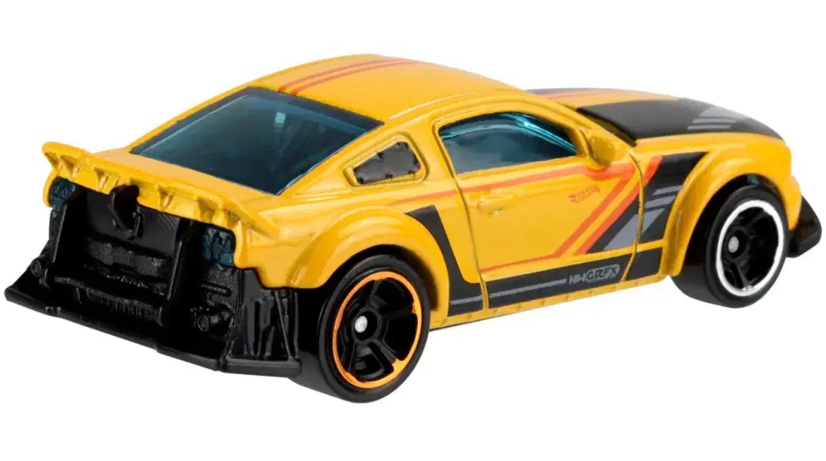 2020 2005 Ford Mustang Yellow: No Package: Image 3