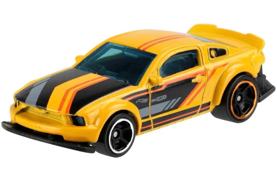 2020 2005 Ford Mustang Yellow: No Package: Image 2