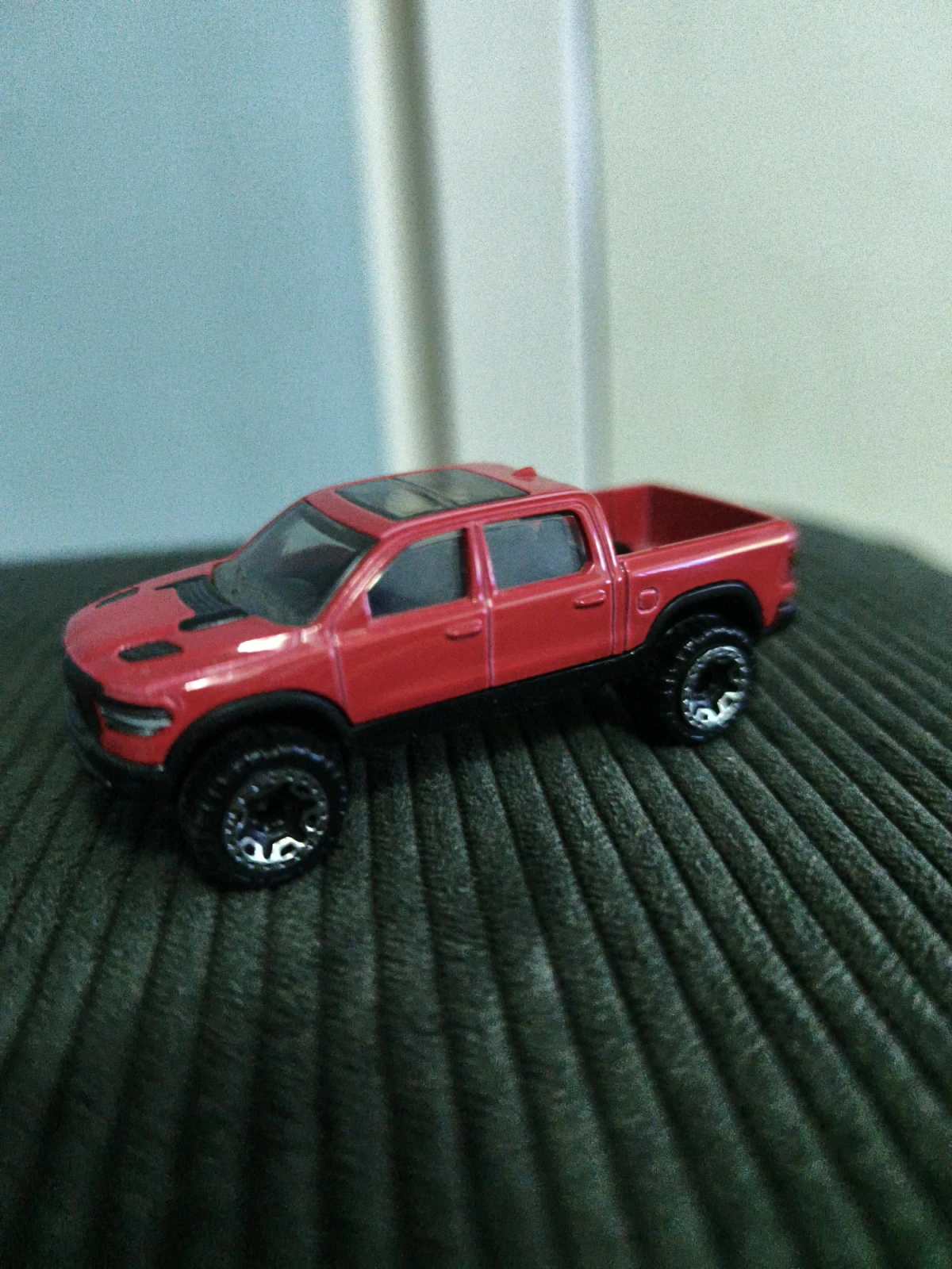 2020 2020 RAM 1500 Rebel Red: No Package: Image 2