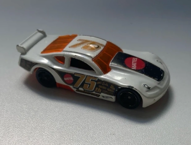 2020 Circle Tracker White: No Package: Image 2