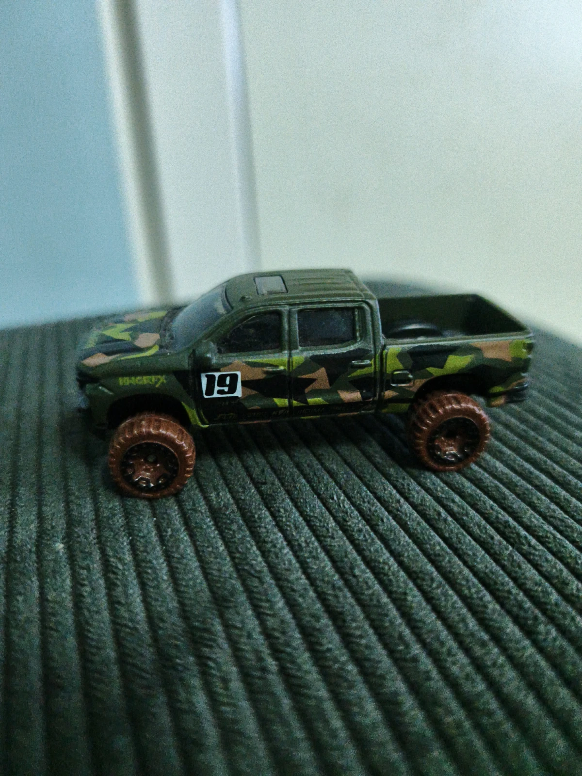2021 19 Chevy Silverado Trail Boss LT Green: No Package: Image 2