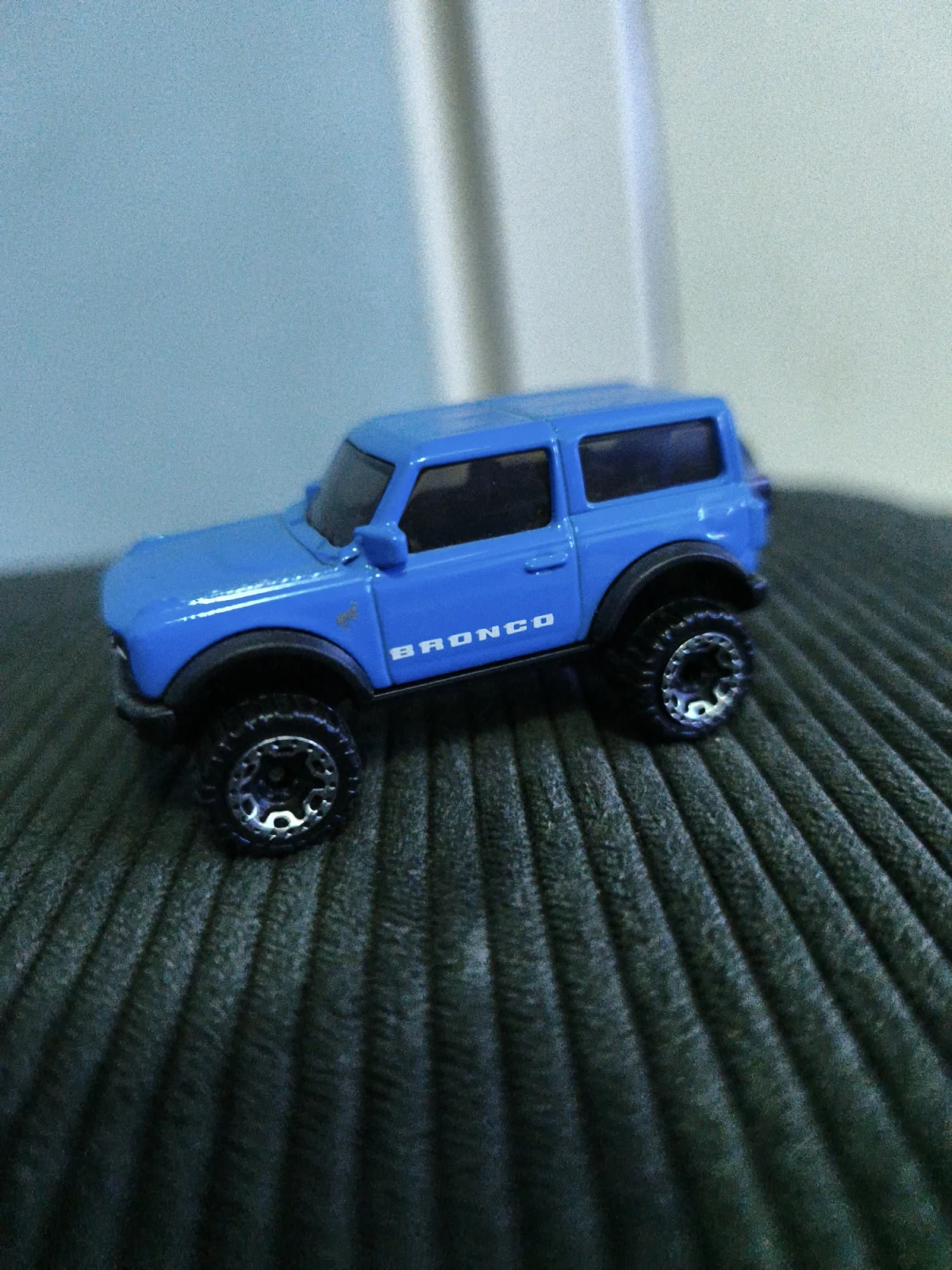 2021 21 Ford Bronco Blue: No Package: Image 2