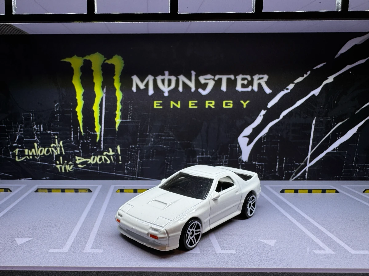2021 89 Mazda Savanna RX-7 FC3S White: No Package: Image 2