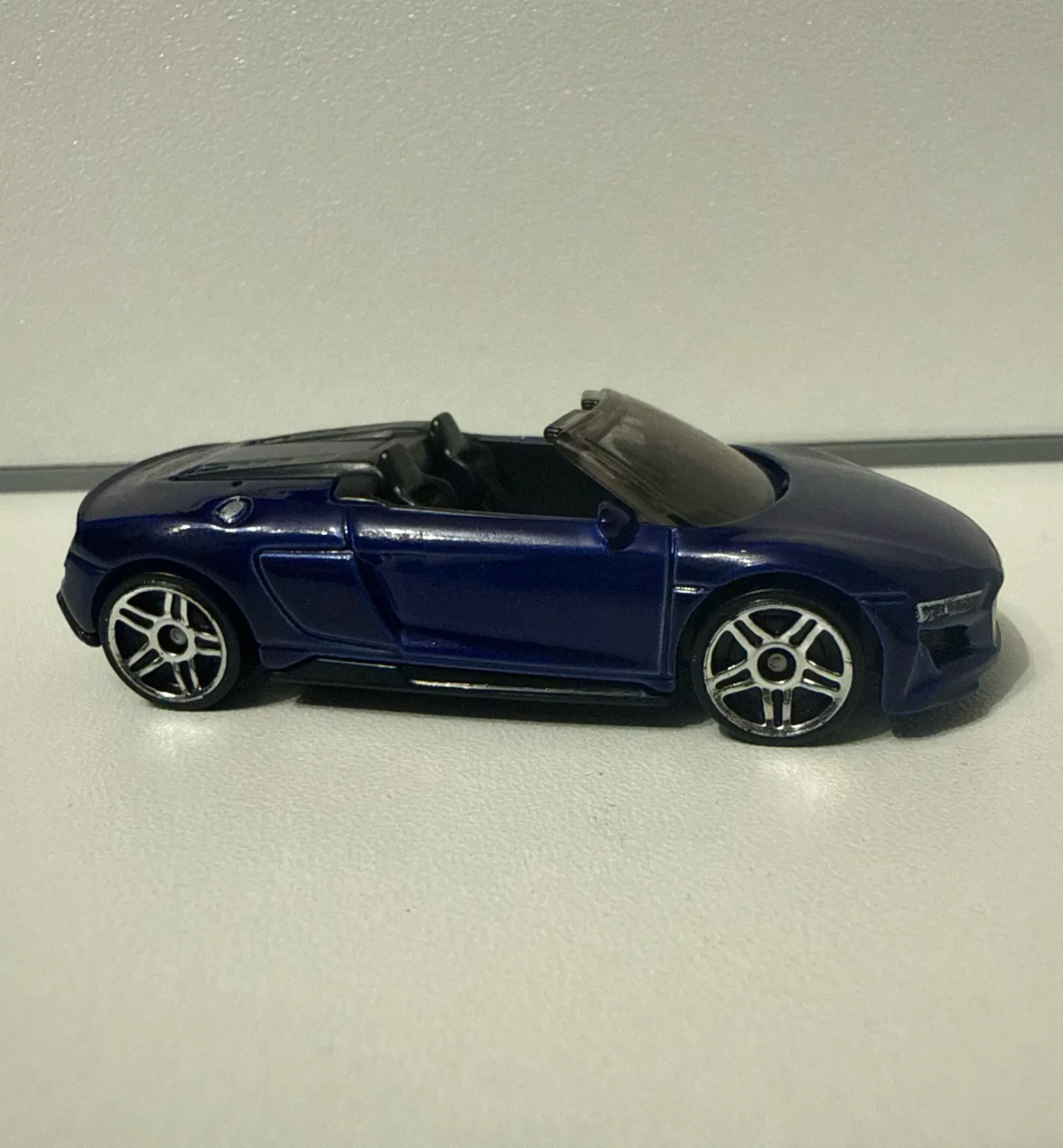 2021 2019 Audi R8 Spyder Blue: No Package: Image 2