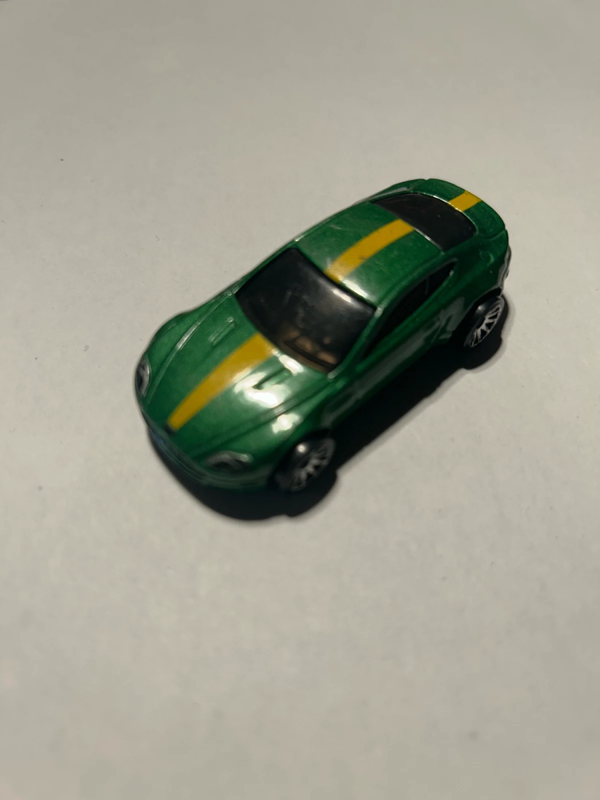 2021 Aston Martin V8 Vantage Green: No Package: Image 2