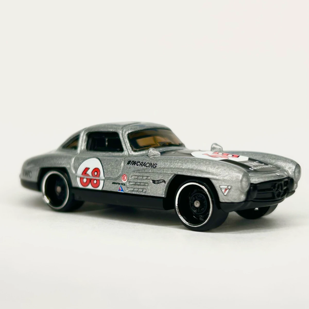 2021 Mercedes-Benz 300 SL Silver: No Package: Image 4