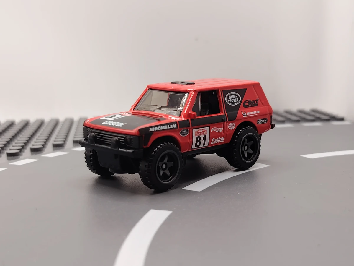 2021 Range Rover Classic Red: No Package: Image 3
