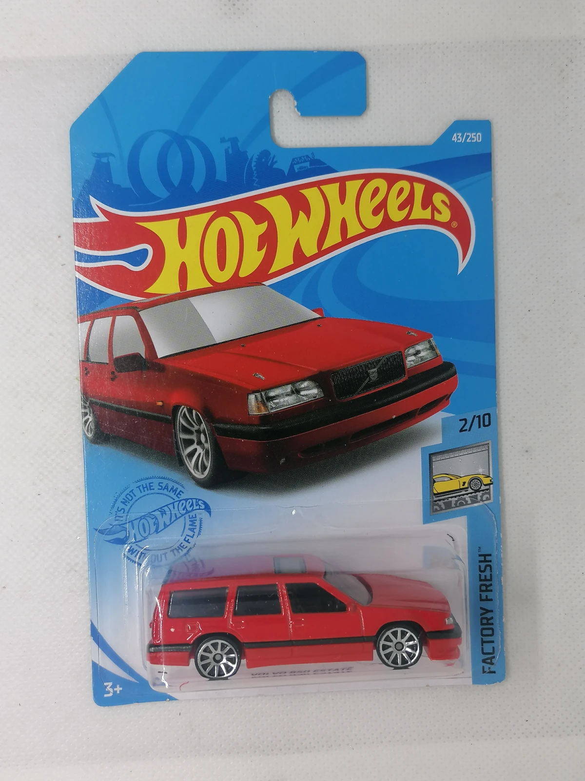 2021 Volvo 850 Estate Red: Long (INT): Image 3